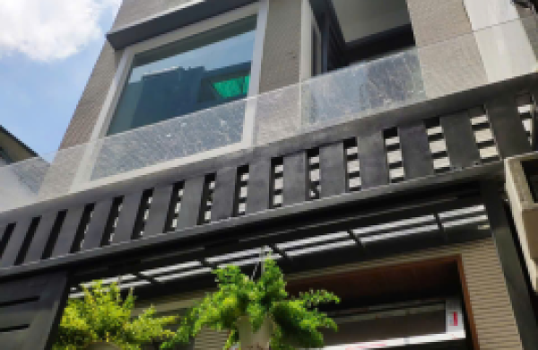 Nhà em Quỳnh và Thương ở quận 4